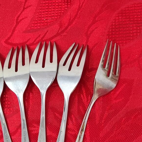 8X SF Oneida Oneidacraft Deluxe Stainless Wintersong Salad Forks - Picture 10 of 13